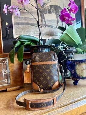 🌷❤️Authentic Louis Vuitton Danube PM Crossbody ❤️🌷
